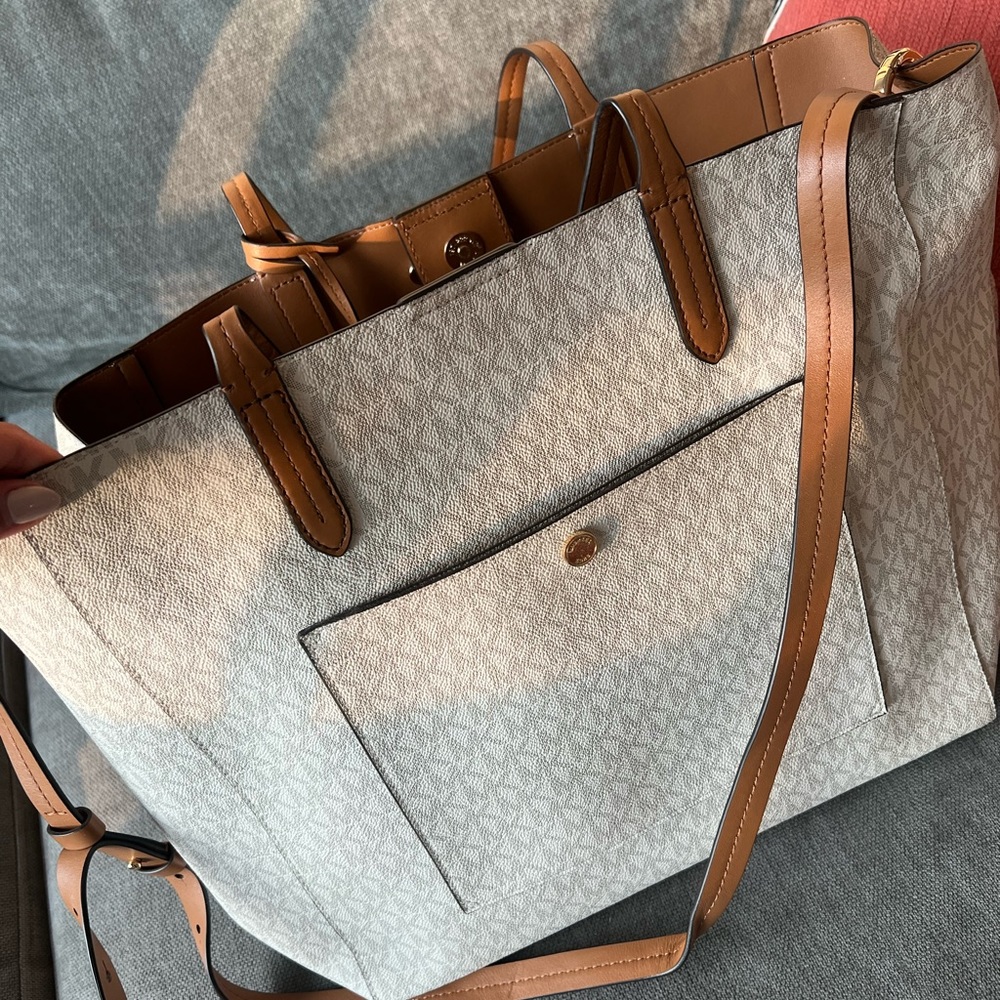 Michael Kor White Tote Purse - Picture 1 of 4